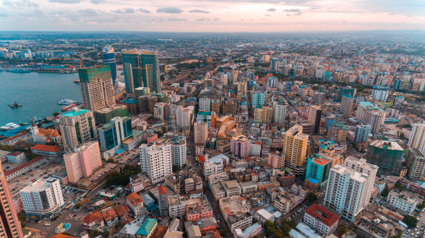 达累斯萨拉姆市的和平天堂鸟瞰图图片下载