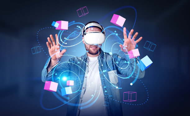 戴着虚拟现实眼镜的年轻人双手触摸着虚拟世界中的积木图片下载