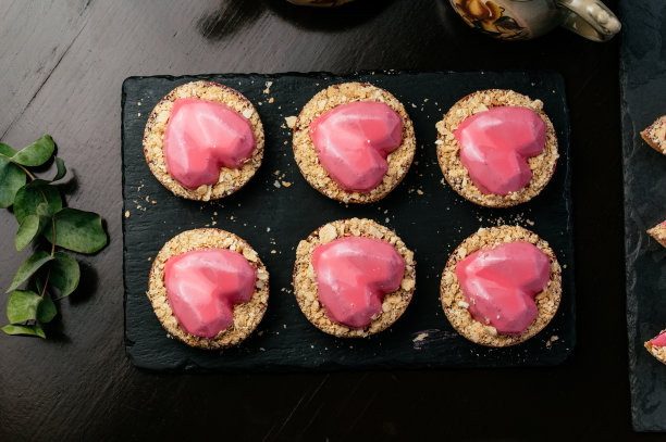 各式各样的甜点。咖啡店的菜单。咖啡店的甜点。图片下载