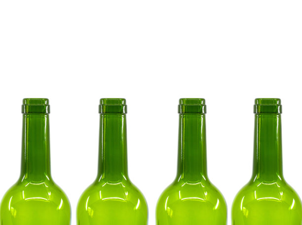 一排空酒瓶。副本的空间。图片下载