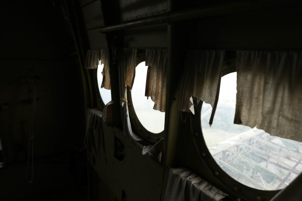 损坏的安-2飞机图片下载