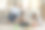 两个兴高采烈的兄弟姐妹在玩积木图片下载