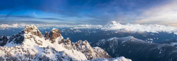 加拿大山地景观空中自然背景。图片下载