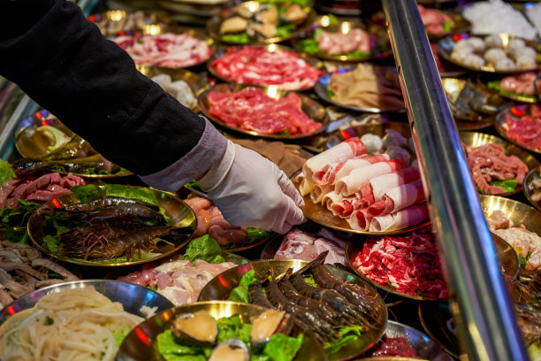 新鲜的火锅，丰富多样的火锅菜肴图片下载