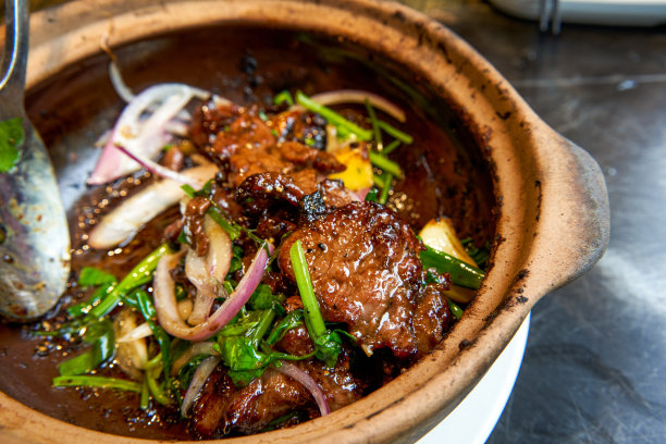 美味的经典粤菜，牛肉冻锅图片下载