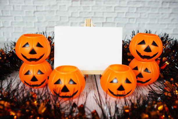 万圣节南瓜桶与空间复制木制背景图片下载