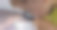 孩子用放大镜检查玻璃杯里的水。有选择性的重点。图片下载