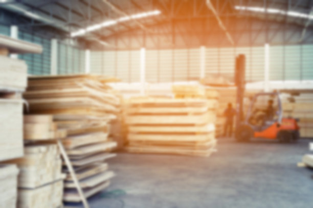 松木在家具厂。图片下载