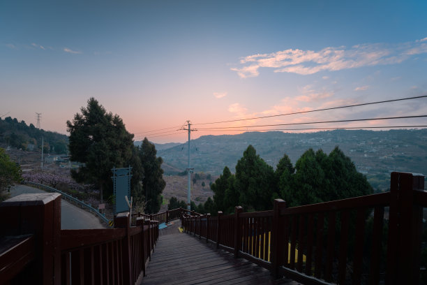 日出山林图片下载