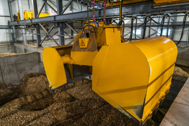 仓库里成堆的木屑图片下载