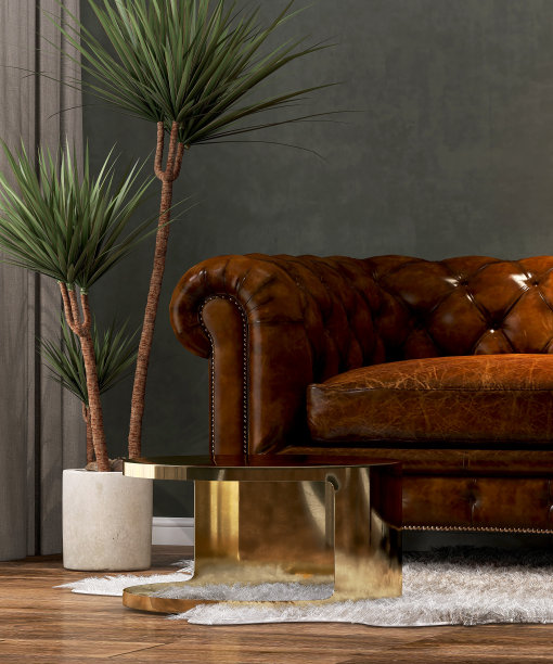 豪华客厅的圆钢金咖啡边桌裙台，棕色复古真皮沙发，墨绿色墙壁，阳光下拼花地板上的热带龙木图片下载