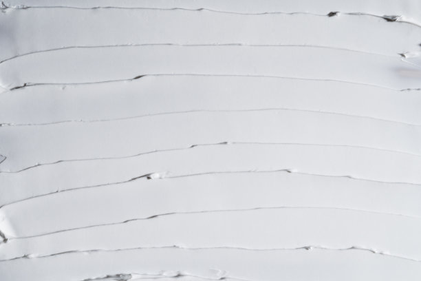 白色奶油质地。脸部润肤霜刷特写。涂抹身体乳、面膜或防晒霜。护肤美容产品。护手霜背景。皮肤护理样品。化妆品污迹背景。俯视图图片下载