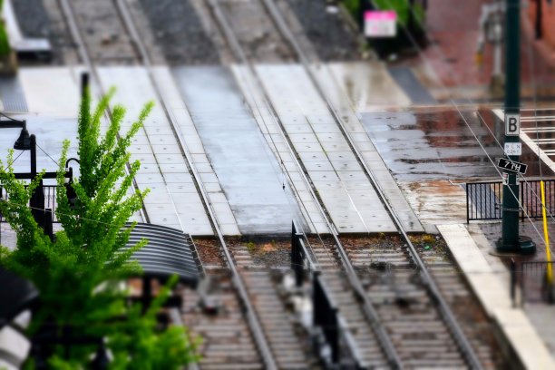 倾斜移动头顶轨道视图图片下载