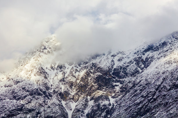 挪威的雪山。景观。春天。北部自然图片下载