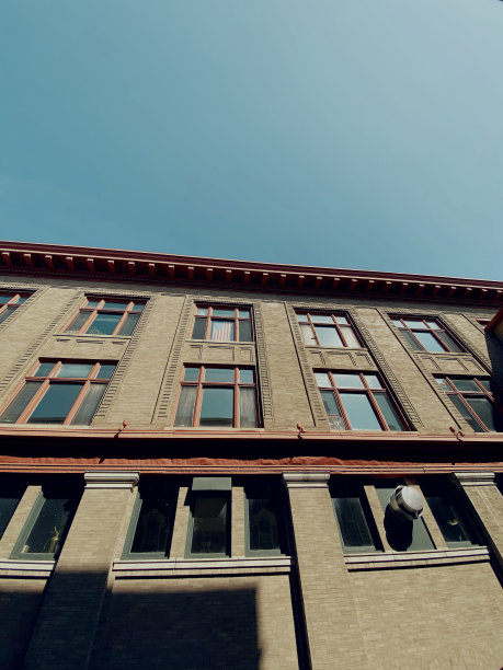 威斯康辛州马里内特市中心的建筑和天空景观。图片下载