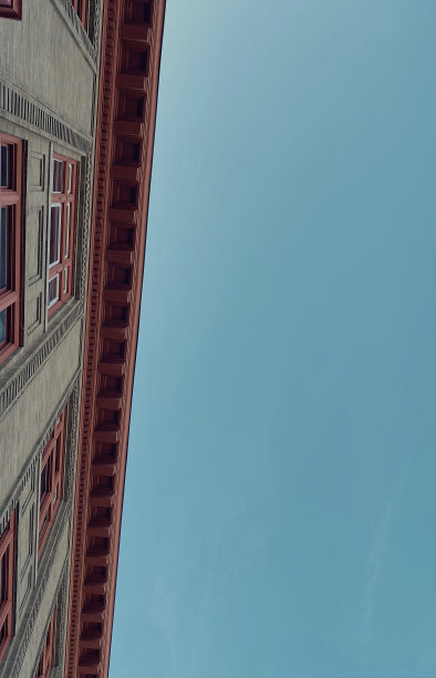 威斯康辛州马里内特市中心的建筑和天空景观。图片下载