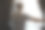 一个男人打开卧室的窗帘，寻找一种新的、充满希望的生活方式——一种健康的生活方式图片下载