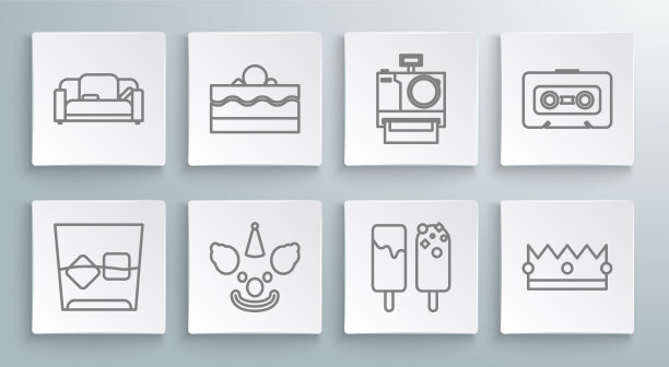 设线杯威士忌和冰块蛋糕图片下载