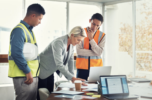工程，团队合作和规划，并在办公室为建筑，设计师和建筑提供蓝图。在架构项目管理和目标方面与团队成员进行协作、评审和会议图片下载