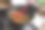一家餐馆的拉丁女雇员正在厨房里为顾客准备美味的菜肴图片下载