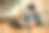 亚洲女性在晚上策划和创造一个新项目图片下载