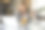 女商人在办公室吃健康零食图片下载