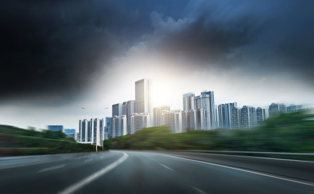 暴风云下的城市建筑图片下载