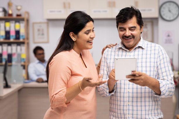 真实的人在银行股票照片的肖像图片下载