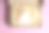 小孩子的白袜子装在粉红色背景的工艺盒里。通用的男孩和女孩袜子。图片下载