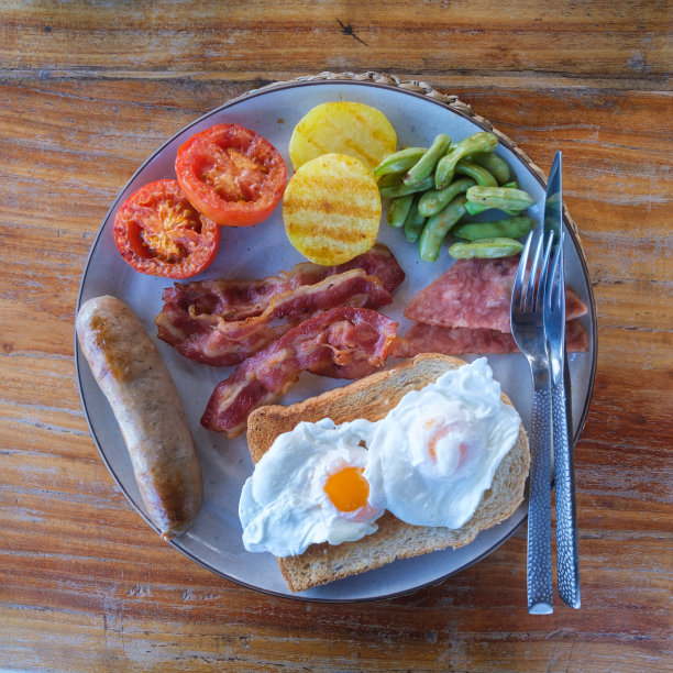 早餐在桌子上图片下载