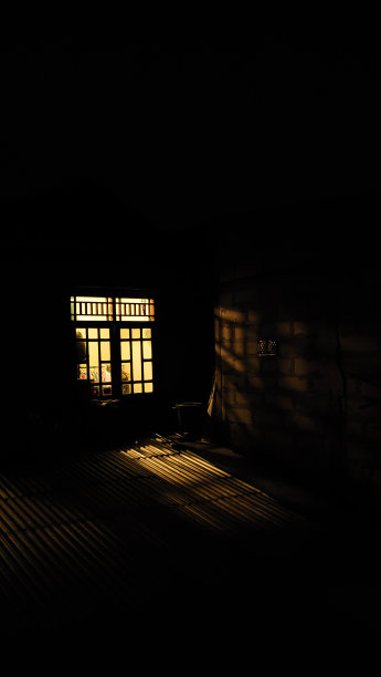 一盏能提供温暖和光明的灯图片下载