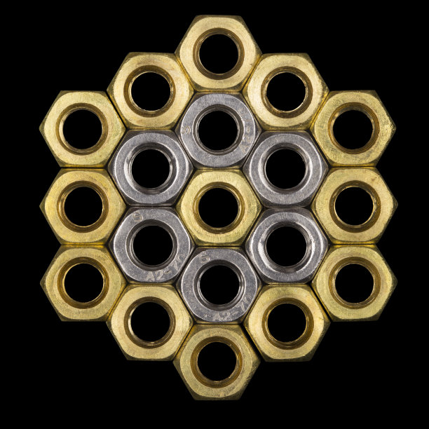 螺钉、螺栓和螺母按六角形排列图片下载