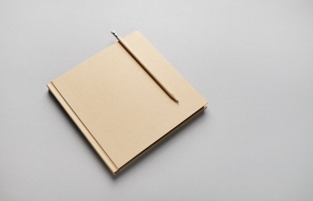 小册子和铅笔图片下载