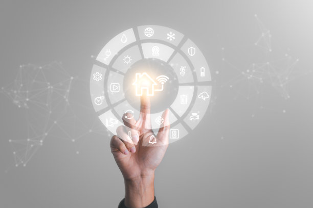 人机触摸智能家居界面。智能家居自动化和物联网(IoT)技术概念。图片下载