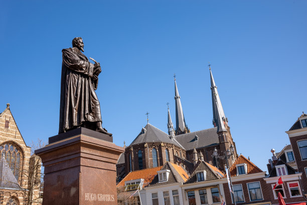 荷兰代尔夫特的雨果·格劳秀斯铜像图片下载