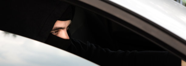 偷车。劫车。抢劫和犯罪。图片下载