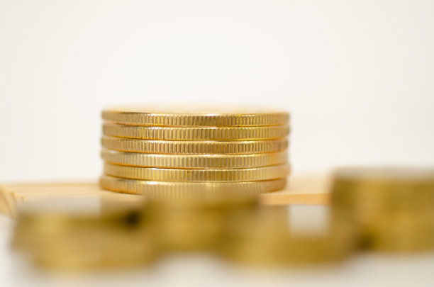 一组硬币在省钱。图片下载