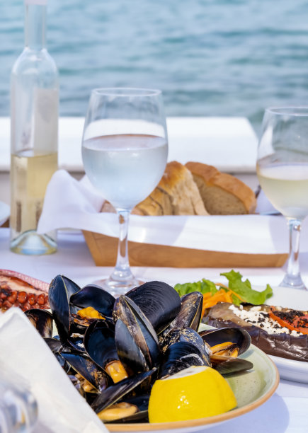 在海边吃午餐图片下载