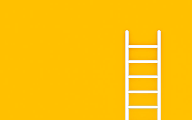 成功阶梯，机会战略，橙色背景，文案空间，循序渐进的理念，进步的商业和教育，都有目标图片下载