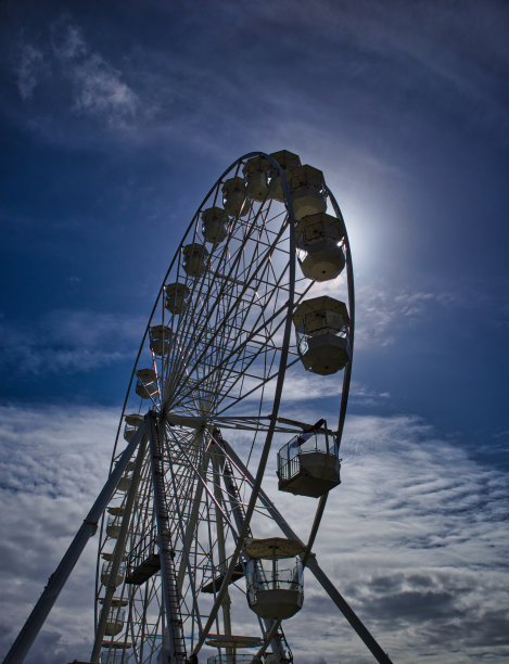 被称为博马里斯之眼的大轮子，用于休闲乘客乘坐，英国威尔士安格尔西岛博马里斯图片下载