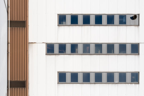 一个抽象的仓库建筑的全帧照片图片下载