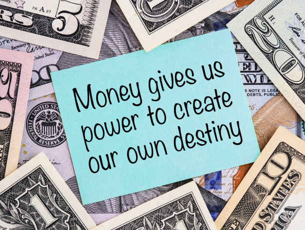 一美元纸币的背景是“金钱赋予我们创造自己命运的力量”这句话。图片下载