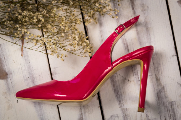 光亮高跟鞋图片下载