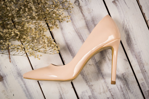 光亮高跟鞋图片下载