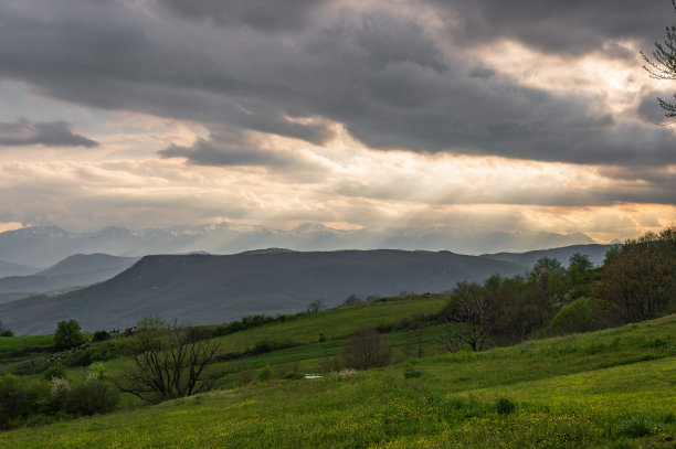 莫利塞意大利。壮观的春景。图片下载