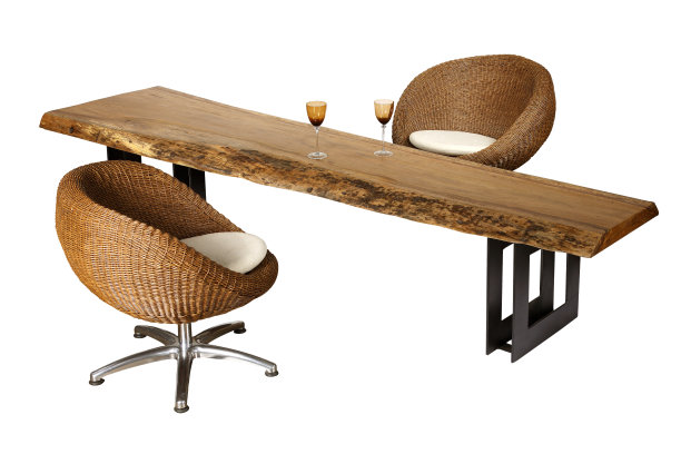 木桌配天然纤维椅子图片下载