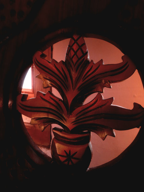 经典柚木雕刻图片下载