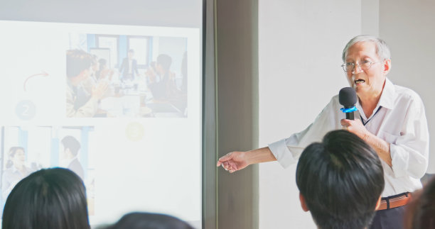 学生做报告图片下载