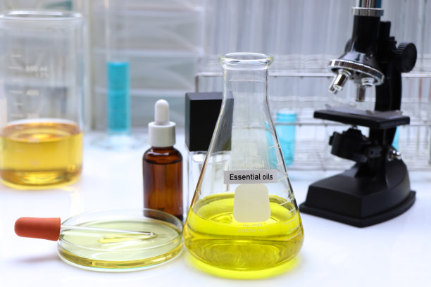 玻璃瓶精油，黄色精油图片下载