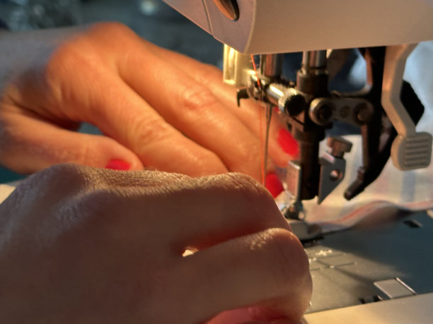 用缝纫机缝纫图片下载